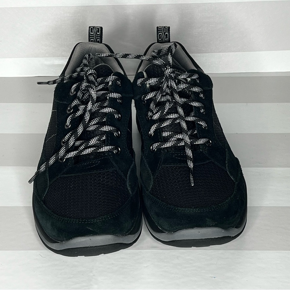 L.L. Bean Women’s 8 Medium Snow Sneakers Lace Up Black Waterproof slightly used